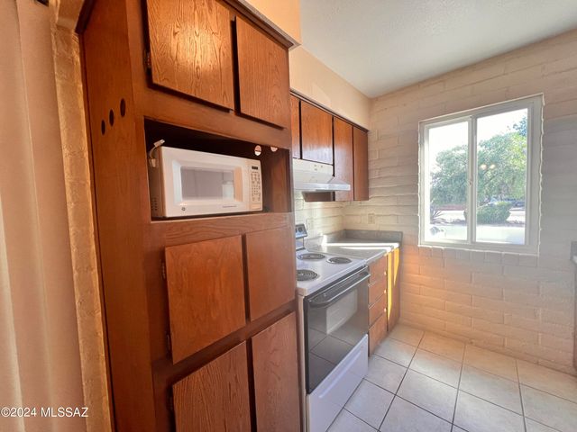 8450 E Old Spanish Trl Apt 227, Tucson, AZ 85710