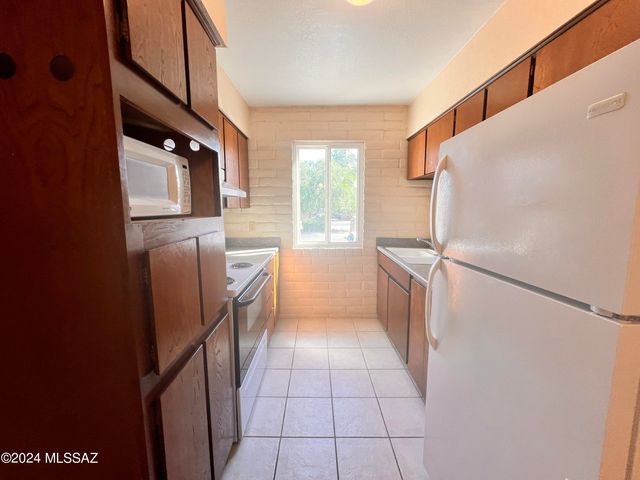 8450 E Old Spanish Trl Apt 227, Tucson, AZ 85710