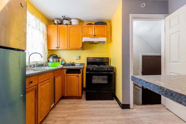 9640 S Hoxie Avenue, Chicago, IL 60617