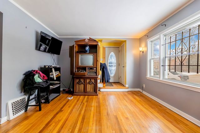 9640 S Hoxie Avenue, Chicago, IL 60617