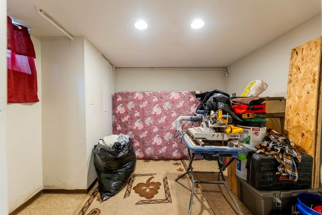 9640 S Hoxie Avenue, Chicago, IL 60617