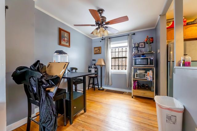 9640 S Hoxie Avenue, Chicago, IL 60617