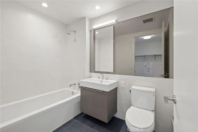 889 Francisco Street 2408, Los Angeles, CA 90017