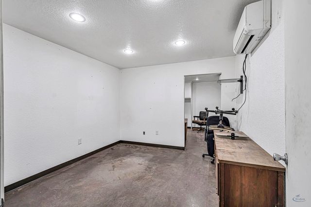 3908 W County Rd 145, Midland, TX 79706