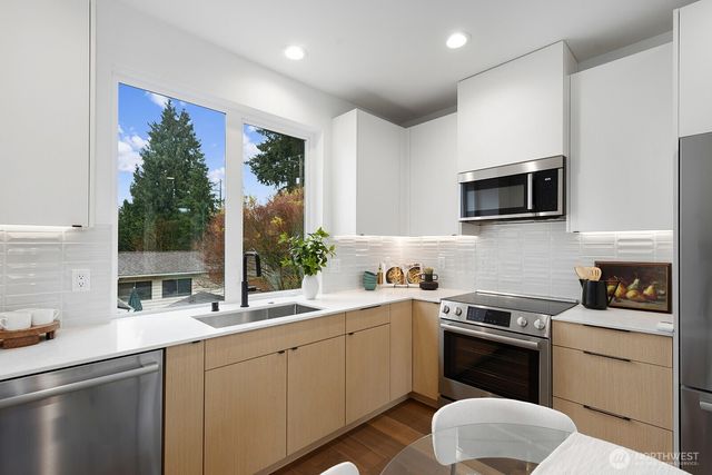 3216 47th Avenue SW, Seattle, WA 98116