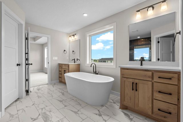 3779 Knightsbridge Lane N, Lake Elmo, MN 55042