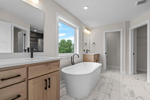 3779 Knightsbridge Lane N, Lake Elmo, MN 55042