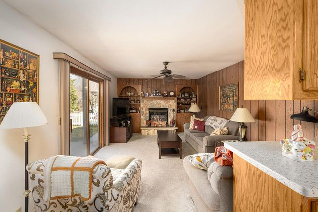 6968 W Tesch AVENUE, Milwaukee, WI 53220