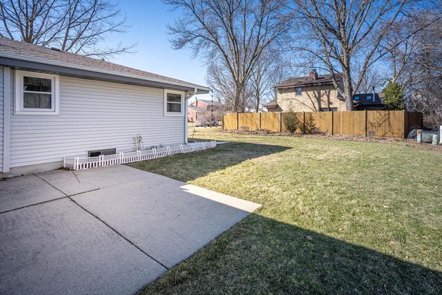6968 W Tesch AVENUE, Milwaukee, WI 53220