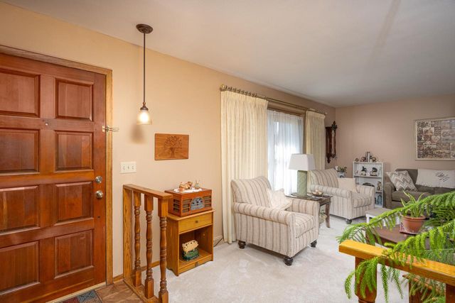 6968 W Tesch AVENUE, Milwaukee, WI 53220