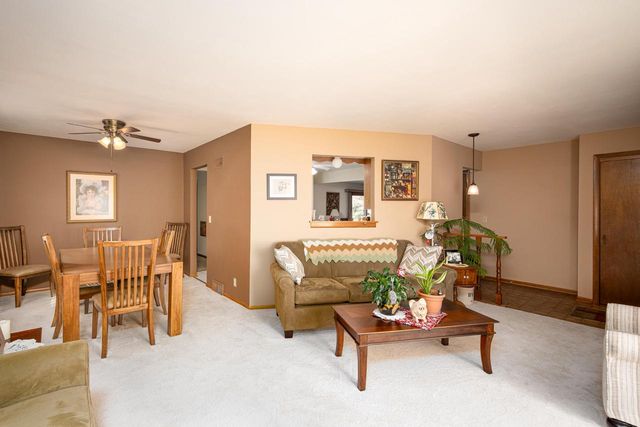 6968 W Tesch AVENUE, Milwaukee, WI 53220