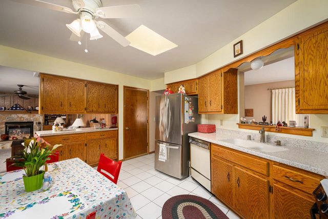 6968 W Tesch AVENUE, Milwaukee, WI 53220