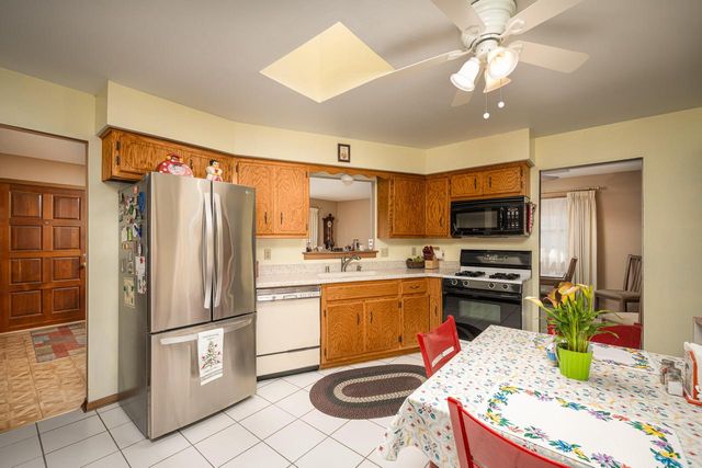 6968 W Tesch AVENUE, Milwaukee, WI 53220