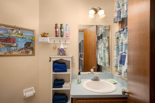 6968 W Tesch AVENUE, Milwaukee, WI 53220