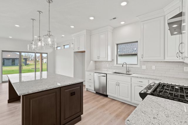 6504 WALSBY DR, Columbia, MO 65201