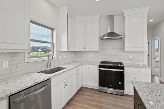 6504 WALSBY DR, Columbia, MO 65201