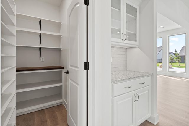 6504 WALSBY DR, Columbia, MO 65201