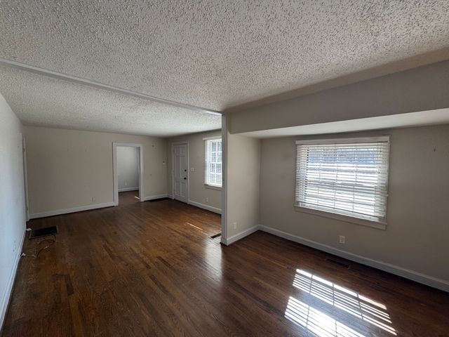 2300 Sharondale Dr, Nashville, TN 37215