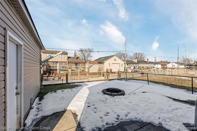 22417 Maple Street, Saint Clair Shores, MI 48081