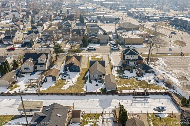 22417 Maple Street, Saint Clair Shores, MI 48081