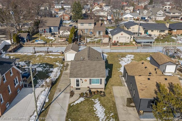 22417 Maple Street, Saint Clair Shores, MI 48081