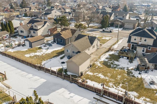 22417 Maple Street, Saint Clair Shores, MI 48081