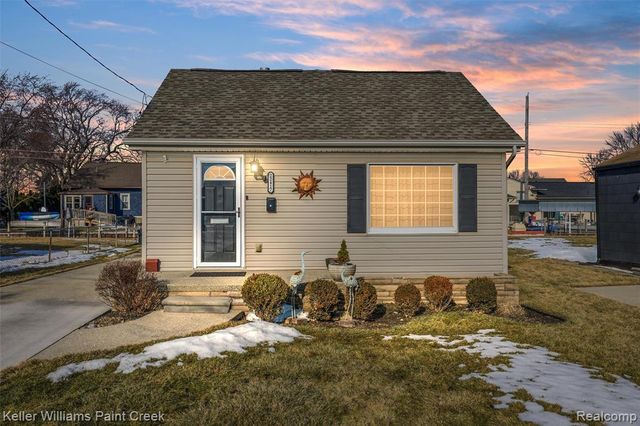 22417 Maple Street, Saint Clair Shores, MI 48081