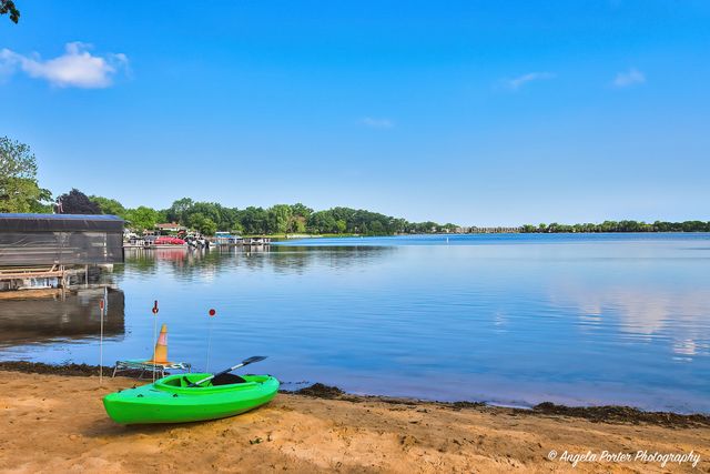 240 Whitney Road 13, Lake Zurich, IL 60047