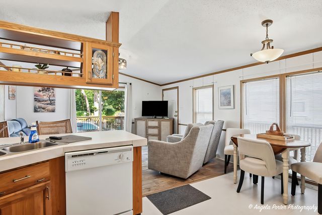 240 Whitney Road 13, Lake Zurich, IL 60047