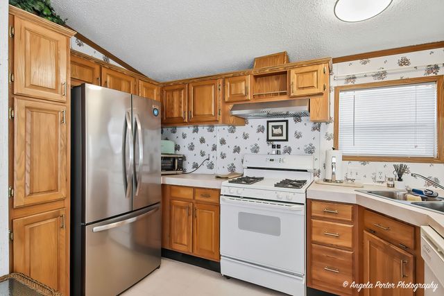 240 Whitney Road 13, Lake Zurich, IL 60047