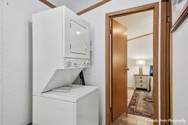 240 Whitney Road 13, Lake Zurich, IL 60047