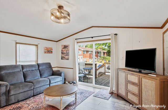 240 Whitney Road 13, Lake Zurich, IL 60047