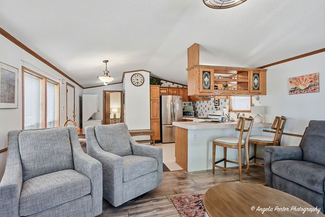 240 Whitney Road 13, Lake Zurich, IL 60047