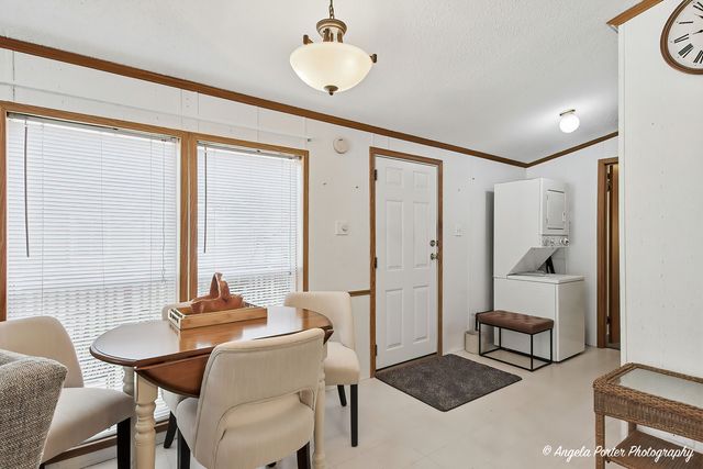 240 Whitney Road 13, Lake Zurich, IL 60047