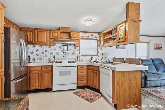 240 Whitney Road 13, Lake Zurich, IL 60047