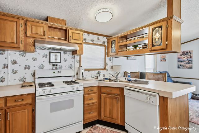 240 Whitney Road 13, Lake Zurich, IL 60047