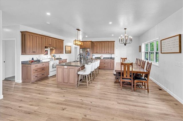 19180 B Highway, Richmond, MO 64085