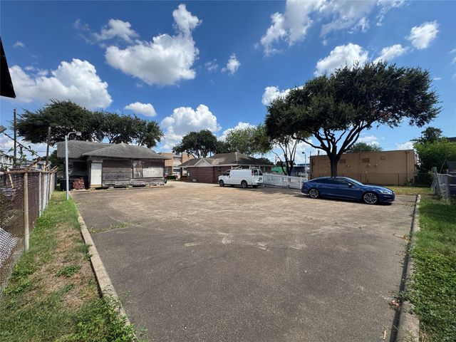 7828 Harrisburg Boulevard, Houston, TX 77012