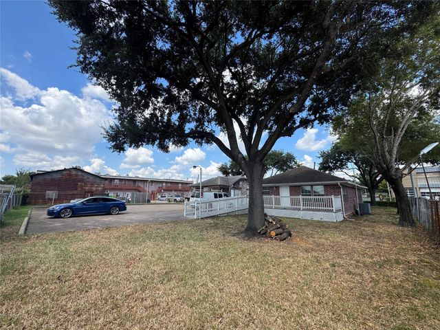 7828 Harrisburg Boulevard, Houston, TX 77012