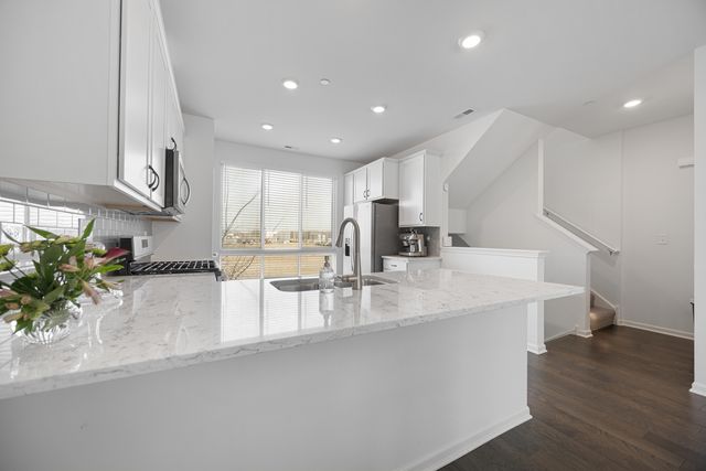 2317 Alumni Drive, Schaumburg, IL 60173