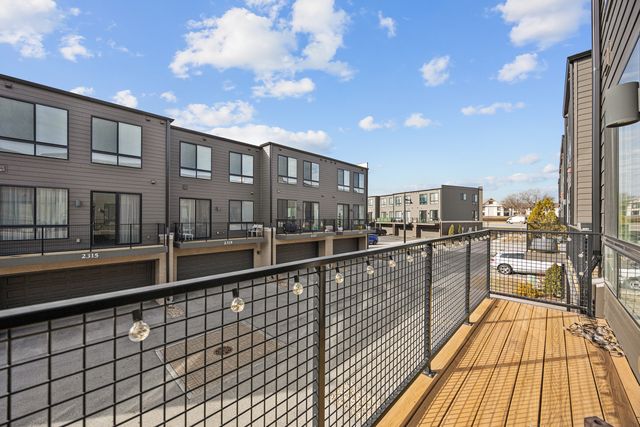 2317 Alumni Drive, Schaumburg, IL 60173