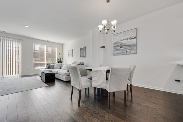 2317 Alumni Drive, Schaumburg, IL 60173