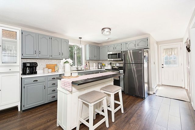 14 Wasilla Dr, Leicester, MA 01542