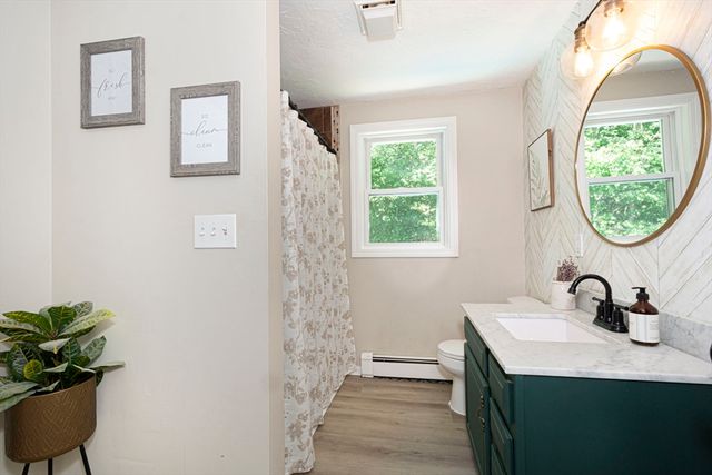 14 Wasilla Dr, Leicester, MA 01542
