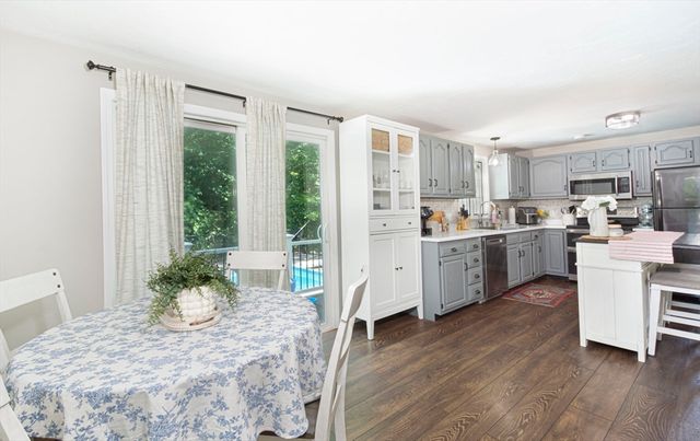 14 Wasilla Dr, Leicester, MA 01542
