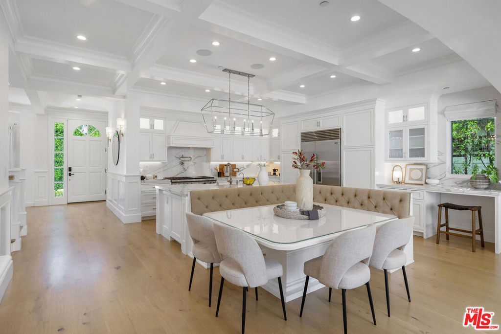 Image 11 of property listing at 6227 W 5th Street, Los Angeles, CA 90048