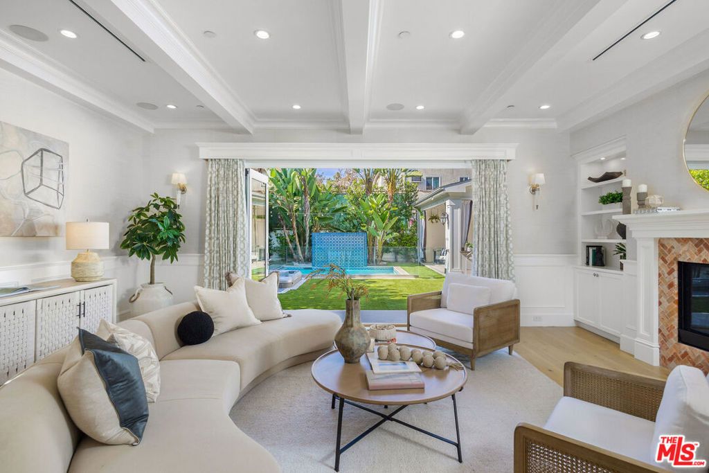 Image 12 of property listing at 6227 W 5th Street, Los Angeles, CA 90048