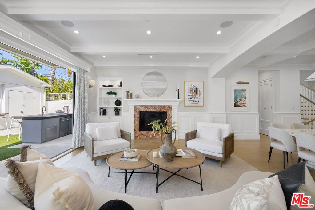 Image 13 of property listing at 6227 W 5th Street, Los Angeles, CA 90048
