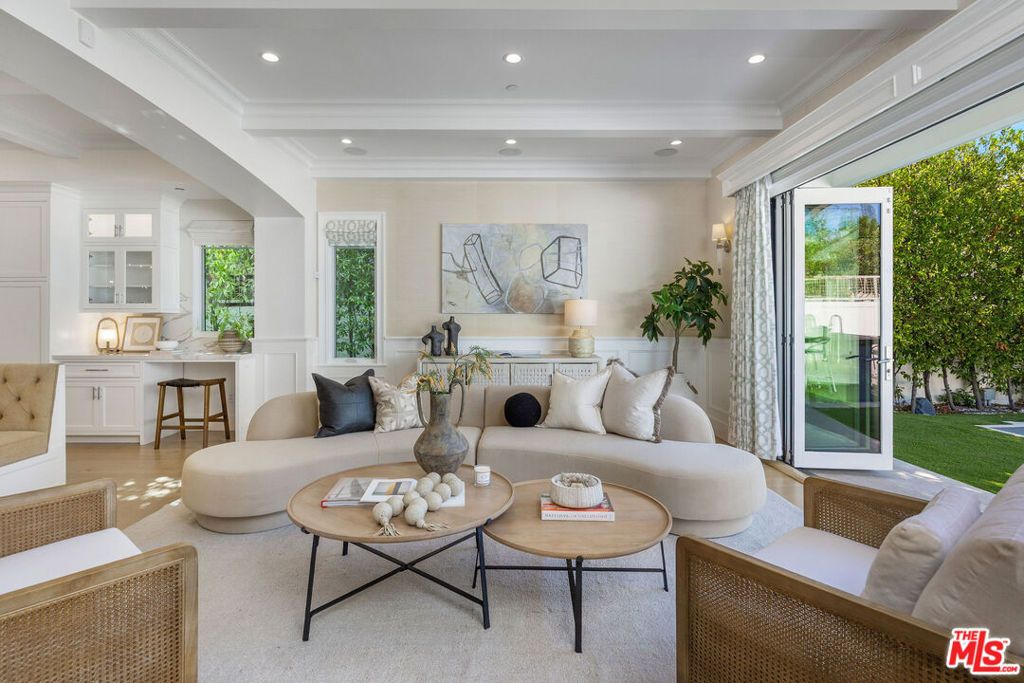 Image 14 of property listing at 6227 W 5th Street, Los Angeles, CA 90048