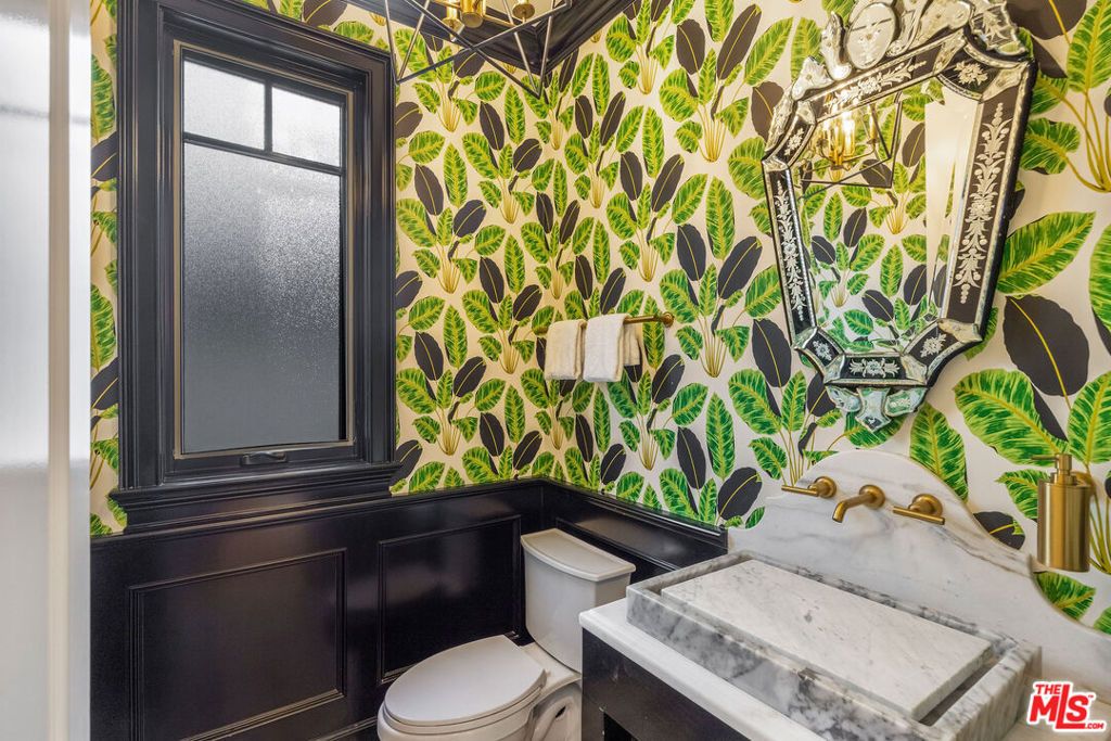 Image 16 of property listing at 6227 W 5th Street, Los Angeles, CA 90048